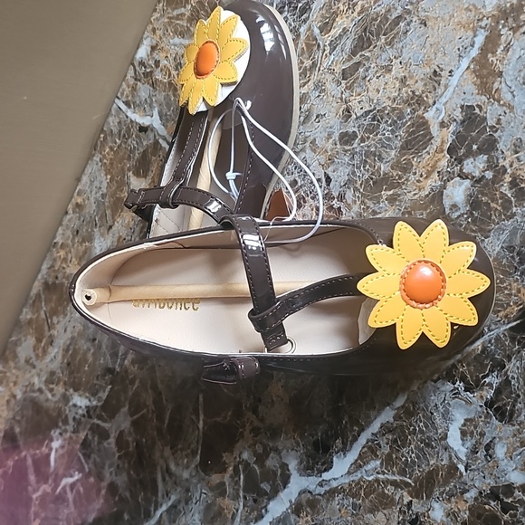 Girls Shoes - Picture 3 of 4